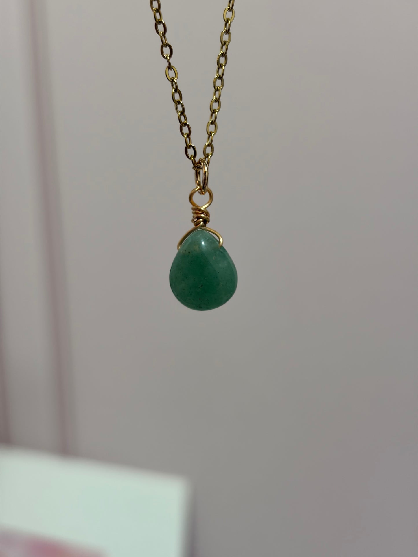 Collar Destello de Cuarzo Verde Gota