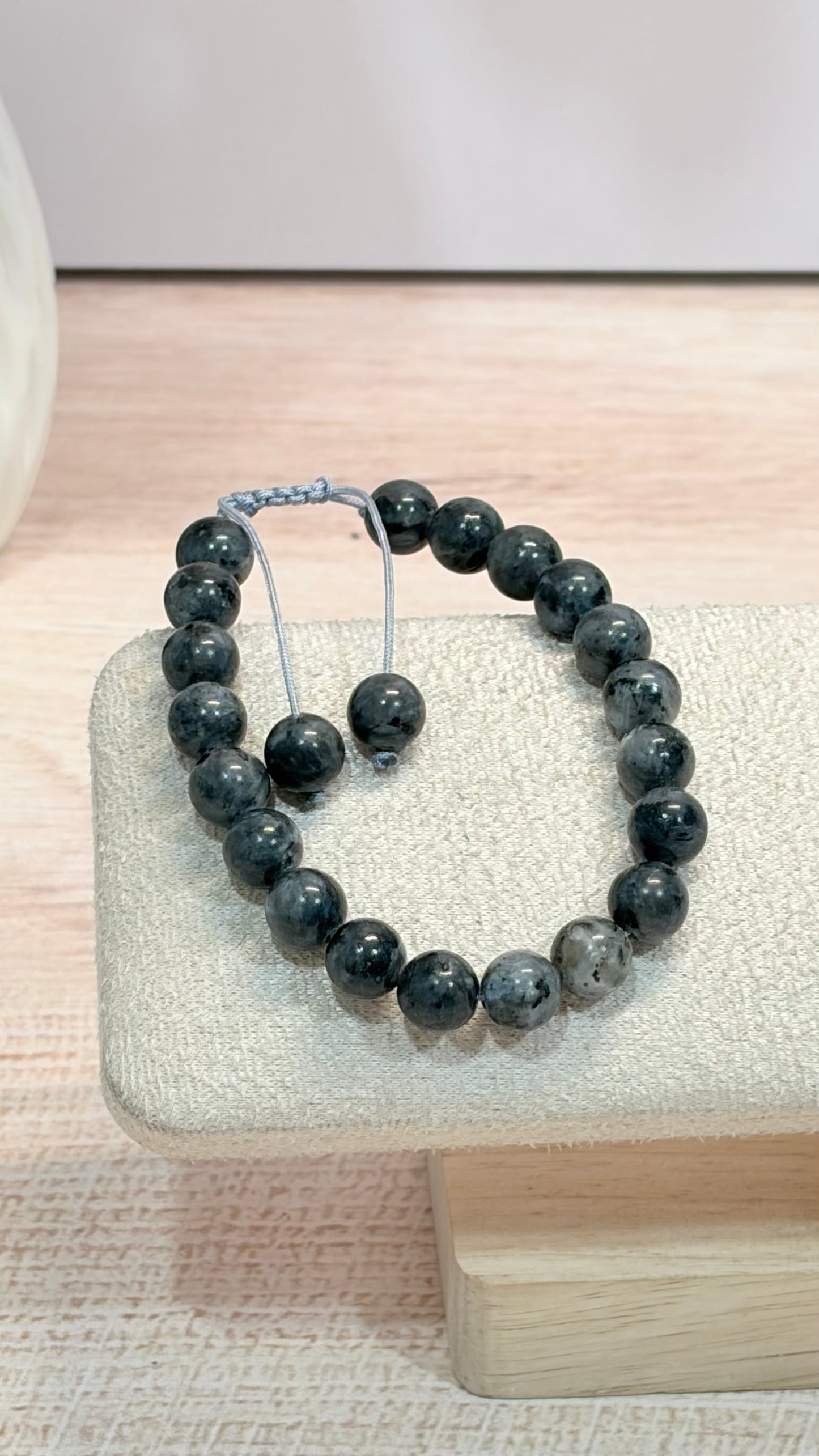 Pulsera de Cuarzo e Hilo