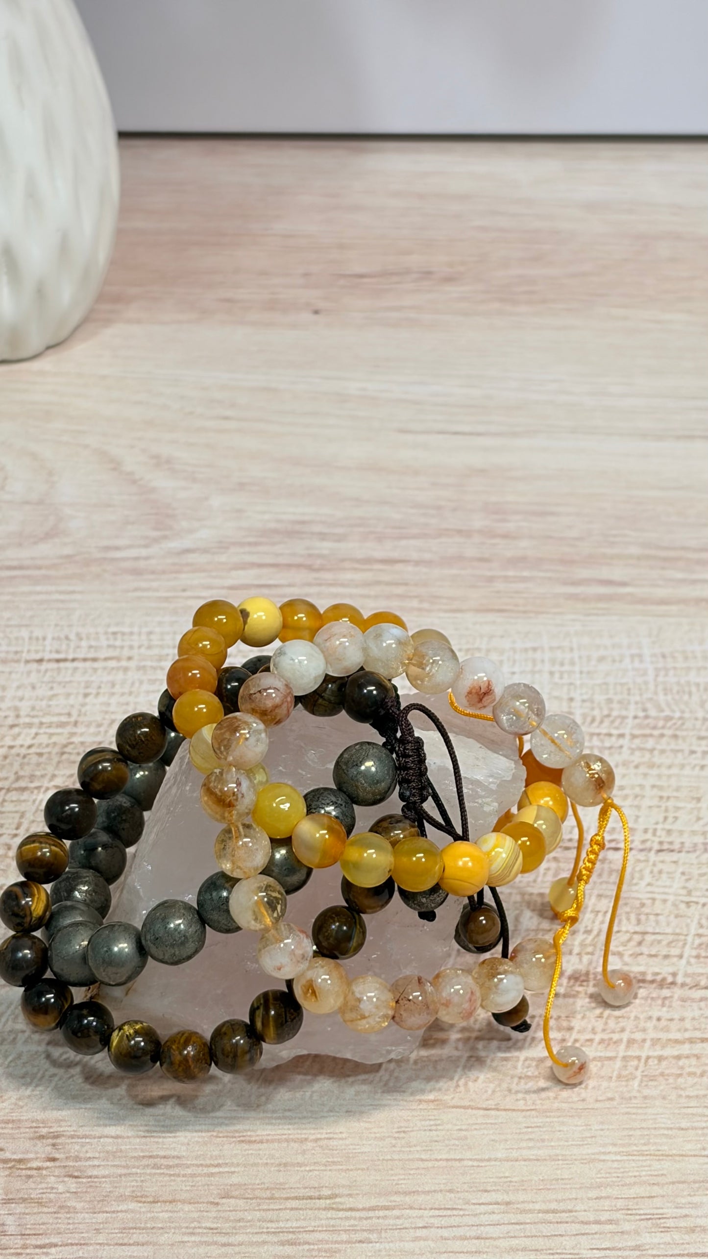 Pulsera de Cuarzo e Hilo