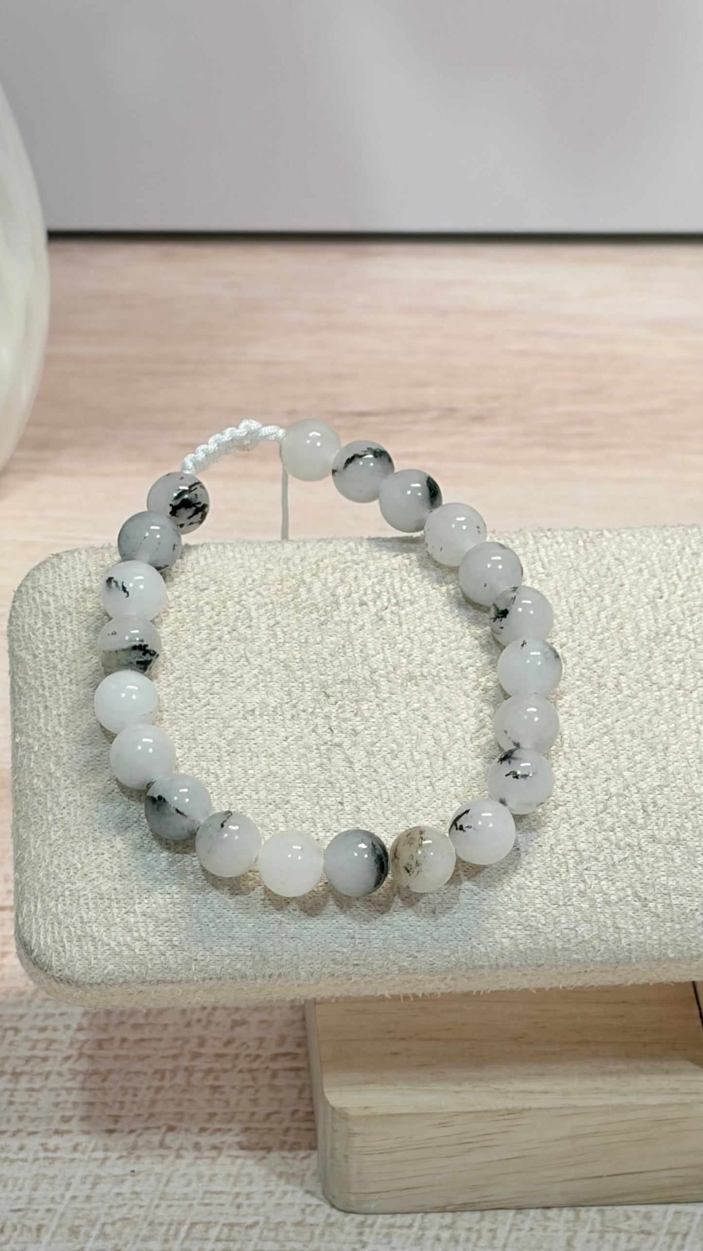 Pulsera de Cuarzo e Hilo
