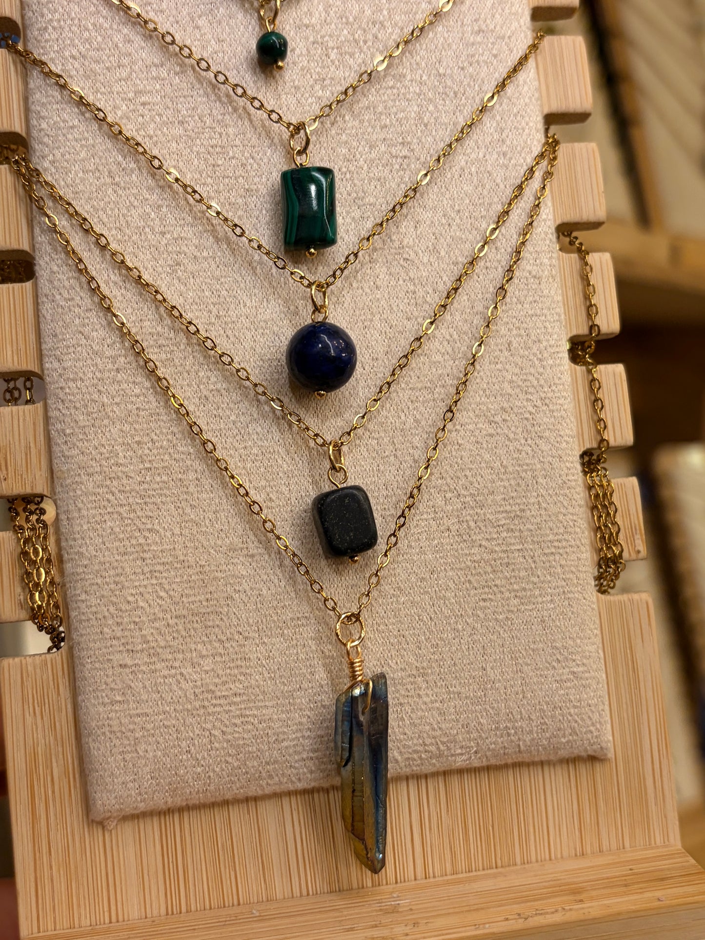 Stock de Bien de Ojo •Collar Mineral Sencillo Varios